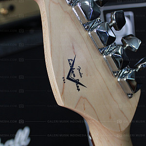 2ND Fender Stratocaster Custom 